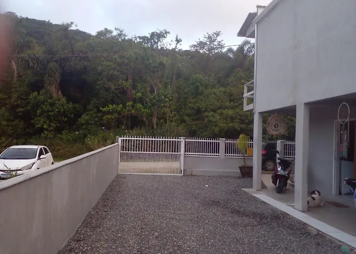 Kitnet Tipo Studio Cozinha E Banheiro Privativos Bombinhas